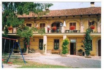 Cascina Rocca - Guest House กัสติยิโอเน ฟัลเลตโต ภายนอก รูปภาพ