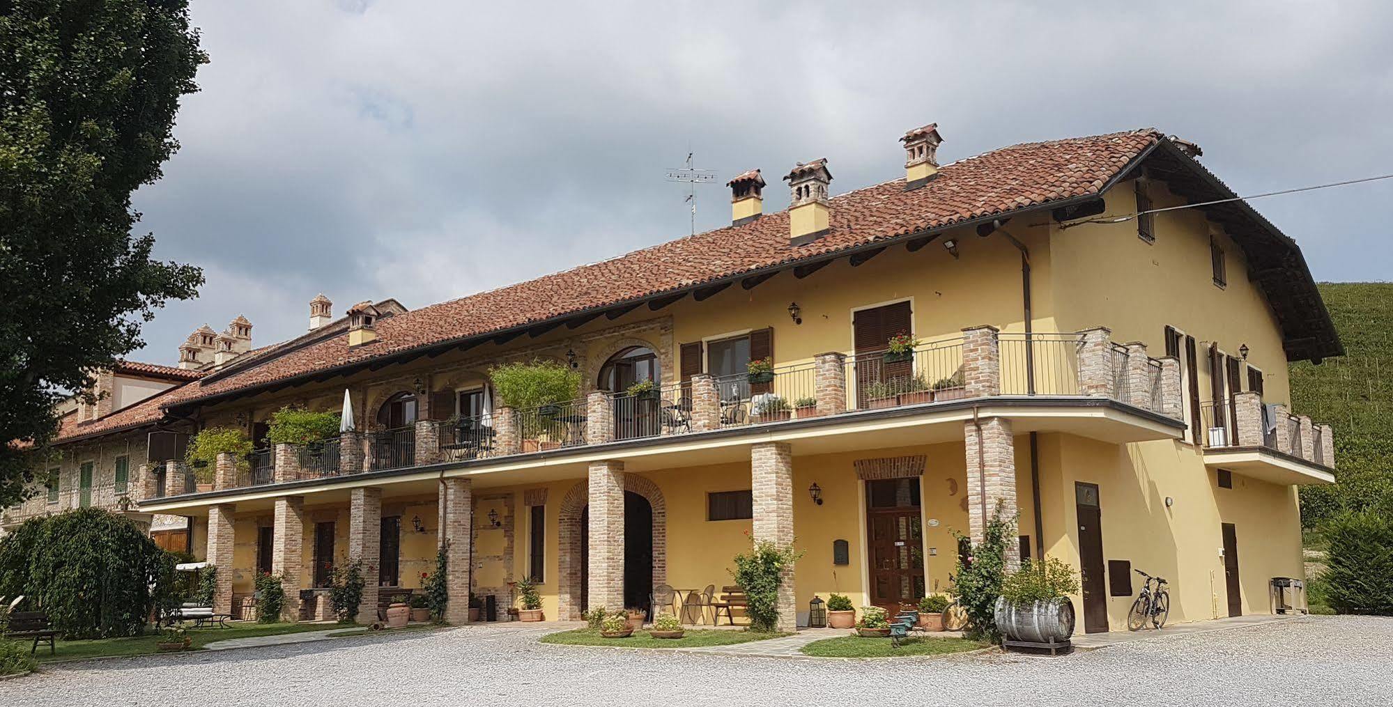 Cascina Rocca - Guest House กัสติยิโอเน ฟัลเลตโต ภายนอก รูปภาพ