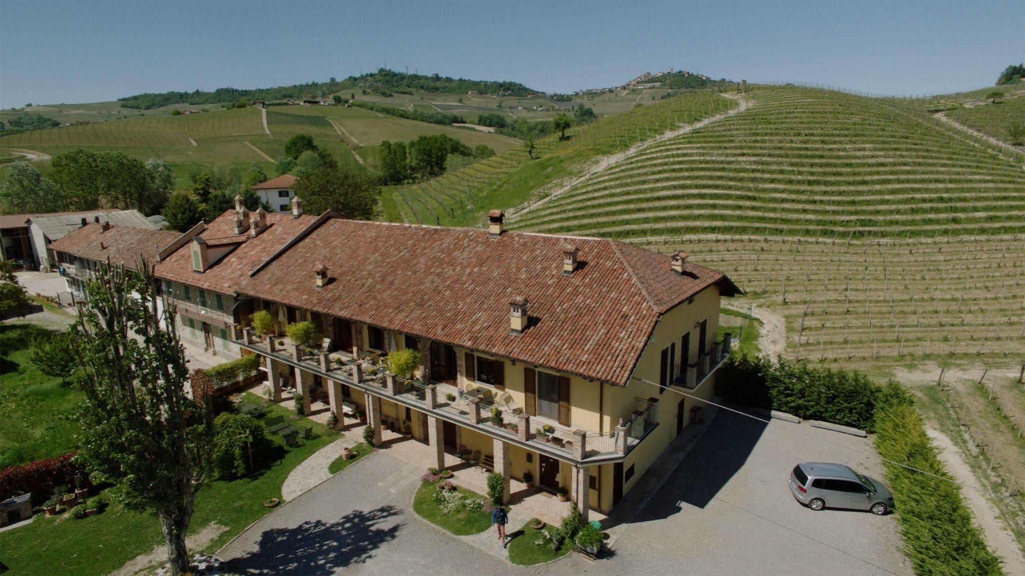 Cascina Rocca - Guest House กัสติยิโอเน ฟัลเลตโต ภายนอก รูปภาพ